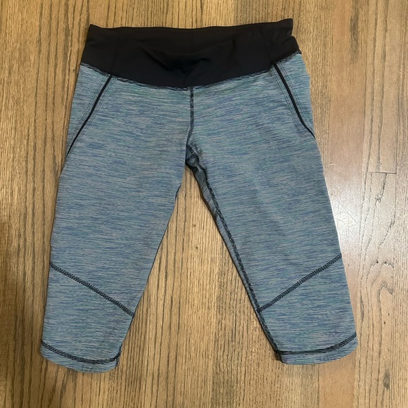Lululemon Super Cropped Green Black Striped Leggings-Size 8 - Picture 2 of 5